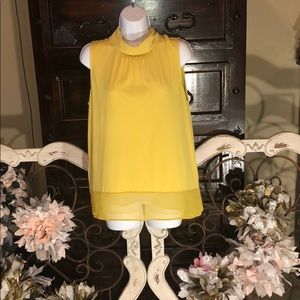 Yellow Ellen Tracy short sleeve mock neck shirt